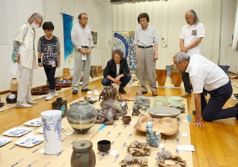 陶芸の置物 日展入選作品 岡山県展3部門 入賞・入選が決定 工芸、彫刻、日本画審査：山陽新聞