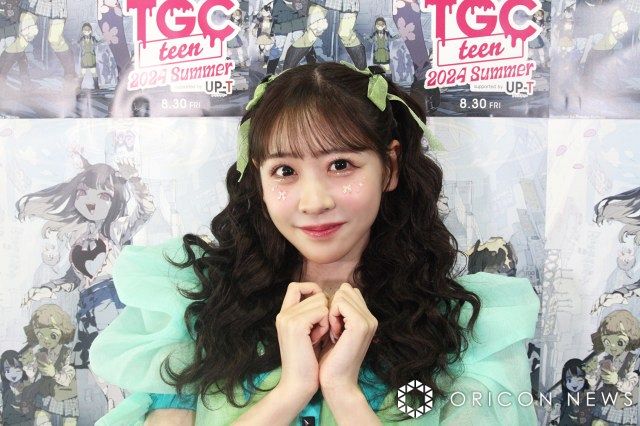 FRUITS ZIPPER・櫻井優衣、ナイトプールで見せた儚げな“表情”にファン