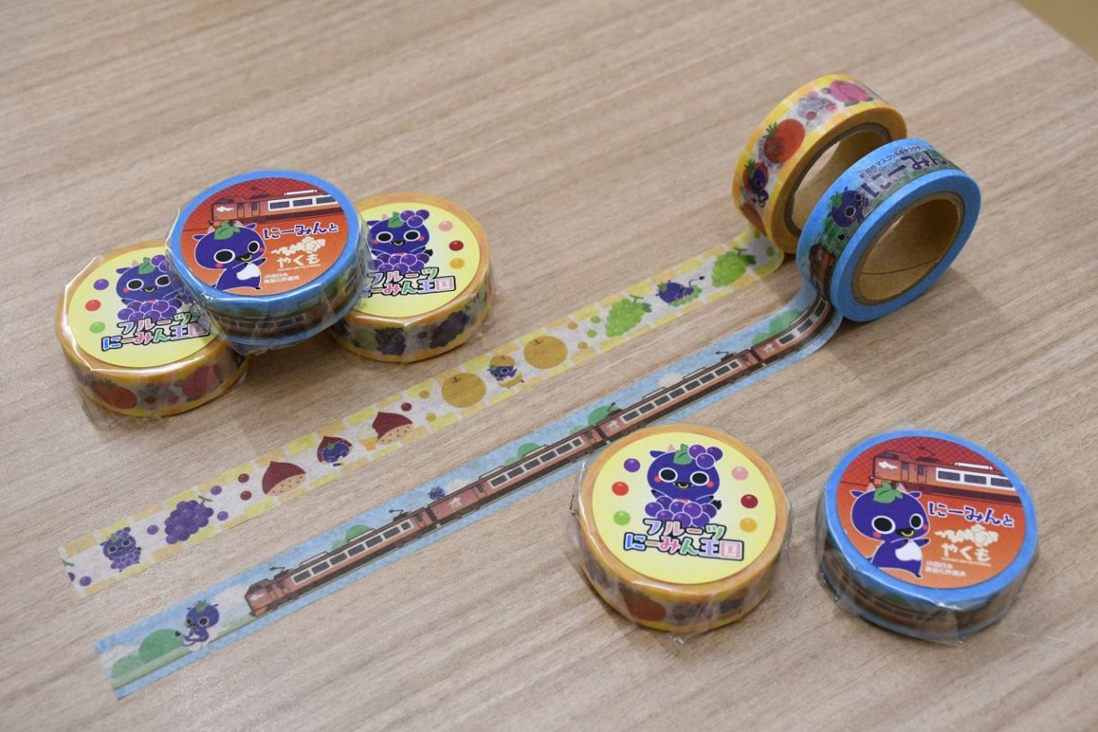 にーみん」のmt登場 新見市観光協が販売 特急やくも、フルーツ柄