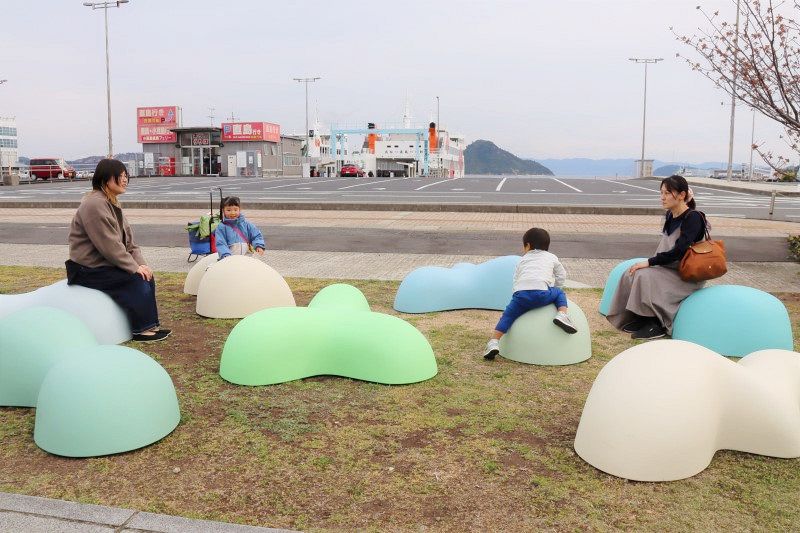 世界的建築家のベンチ 玉野に登場 瀬戸芸おもてなし推進委が依頼：山陽