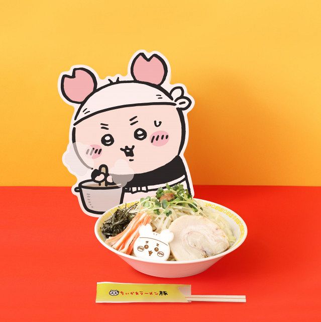 「ちいかわラーメン 豚」に期間限定油そば登場、カニカマ使い古本屋モチーフ