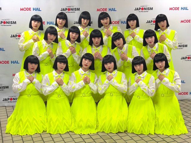 謎の制服おかっぱ集団・アバンギャルディ、新衣装を披露：山陽新聞
