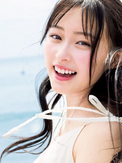 美少女図鑑AWARD』グランプリ含む5冠の中学生、透明感あふれるグラビア