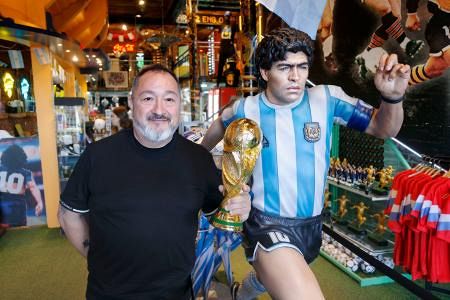 夢の連覇、神の子に祈り マラドーナあがめる教会 W杯王者アルゼンチン