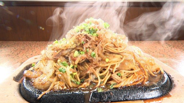 オモウマい店』「こんな多かったっけ？」特製焼きそば（1000円） 数