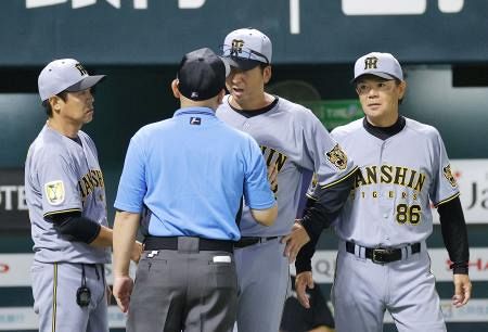 藤川監督、追い上げに水差す愚行 抗議で退場、阪神2位転落：山陽新聞