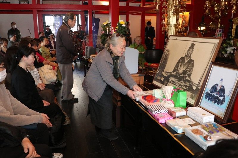 宇喜多直家の遺徳しのぶ　命日を前に岡山・光珍寺でフェス