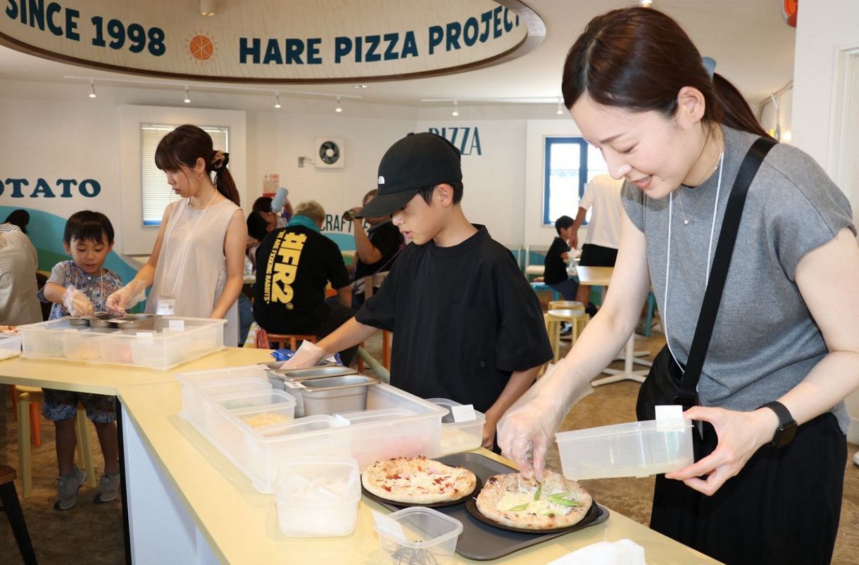 地元飲食店の出店続々 「食」の魅力に磨きかける　オリジナルピザ作り、県産食材のおにぎり、蜂蜜関連商品…　岡山市サウスヴィレッジ