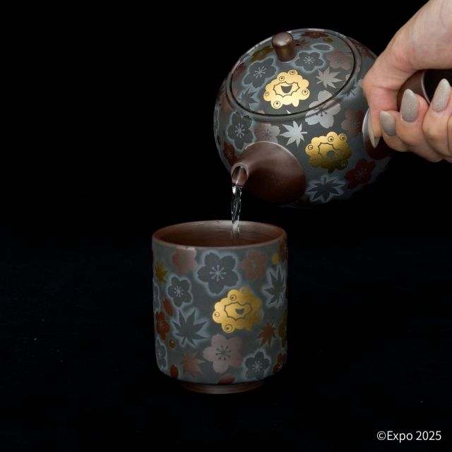 萬古焼 ミャクミャク、天皇陛下献上作家の新作に…萬古焼 伝統美×未来を象徴