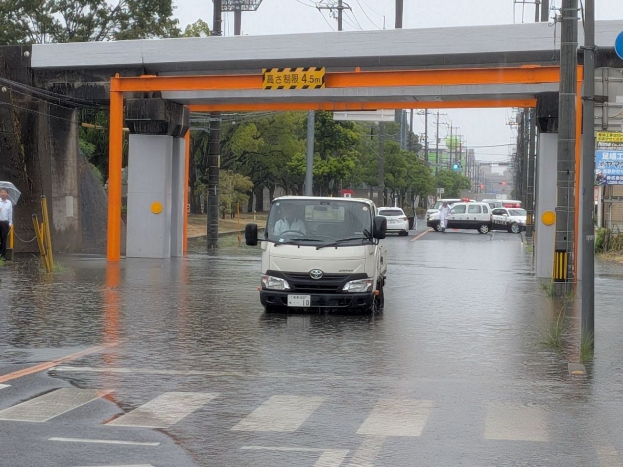 倉敷市にレベル３大雨警報　冠水で立ち往生も