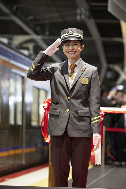 関西の“鉄オタ”斉藤雪乃、なんばで駅長制服姿 南海の歴史に新たな1