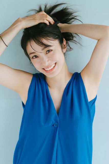 上戸彩、さわやか青ドレスで魅了 『FLASH』表紙＆巻頭グラビア：山陽