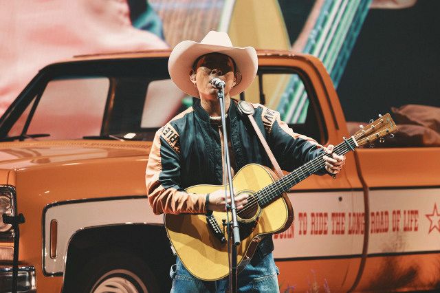 平井大4月20日 平井 大、“愛”がいっぱいのアリーナツアー初日 公開プロポーズや息子へ