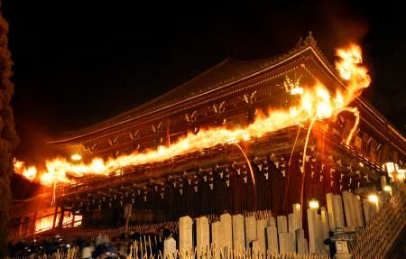 東大寺「お水取り」始まる 古都・奈良に春呼ぶ伝統修行：山陽