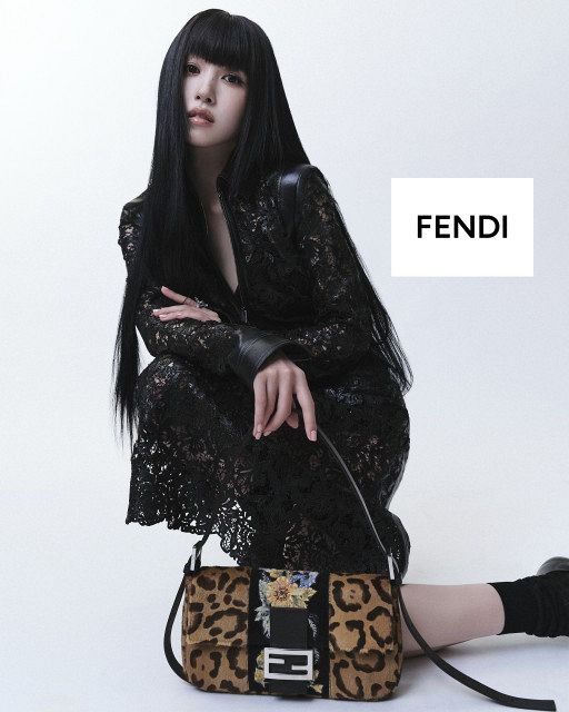 TWICE・MINA＆Stray Kids・バンチャンら集結 フェンディ「バゲット」を