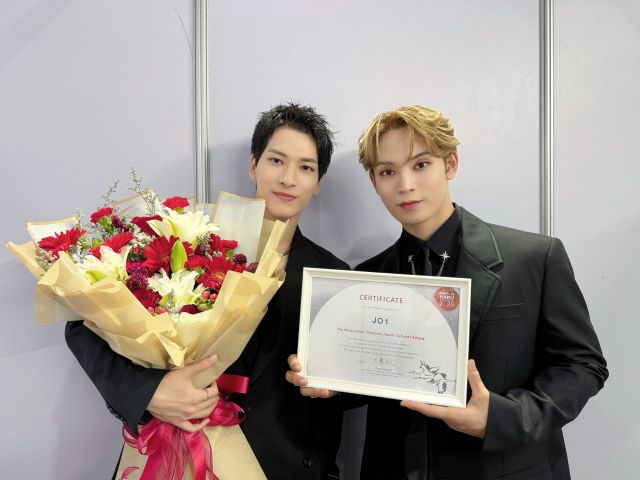 JO1、タイで“日本人アーティスト初”の最高栄誉賞 金城碧海と與那