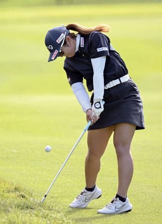 佐久間朱莉が66、単独首位に 延田女子ゴルフ第2日：山陽新聞