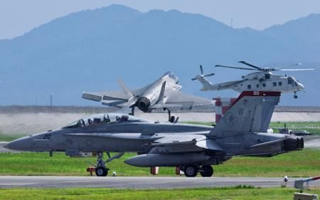 米軍実物 空母 LSO LPU ライフプリザーバ 救命胴衣 米海軍 戦闘機攻撃機 米空母に無人機攻撃成功とのイラン報道は「事実ではない」 米当局者