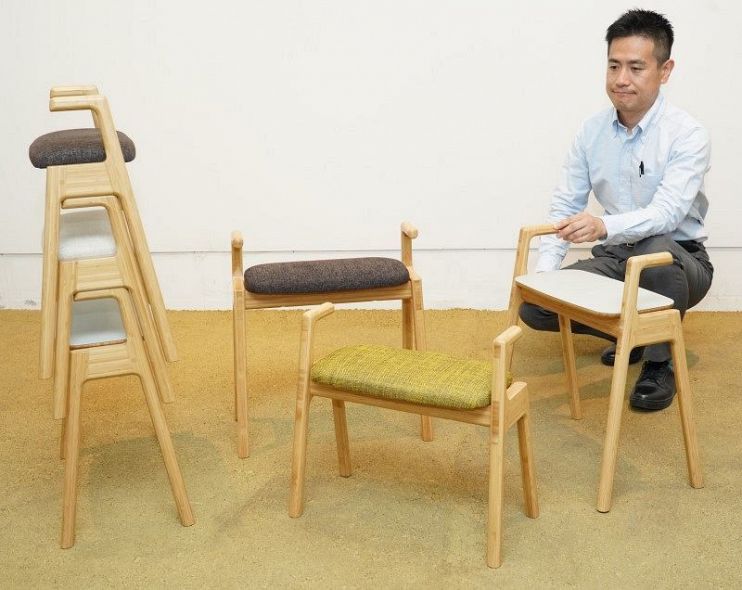 テオリ　スツール 軽量便利な竹集成材のスツール テオリ開発、柔らかなデザイン：山陽
