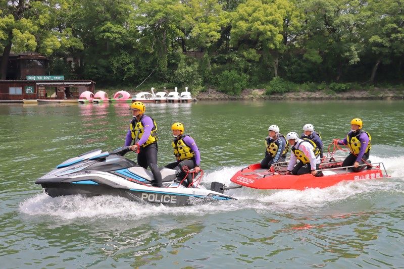 河川増水 濁流で孤立した人救え　豪雨災害想定し県警が救助訓練