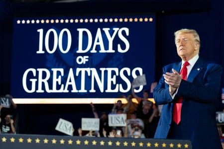 流行 史上最も成功した100日」 トランプ氏自賛、支持率は低下中 