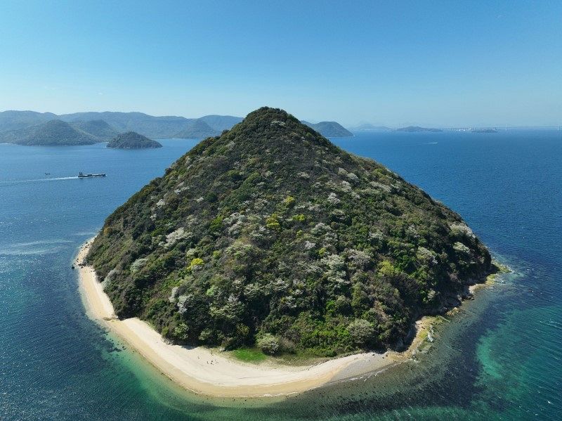 島を渡る】児島、水島諸島編（2）海のピラミッド（大槌島） 見事な