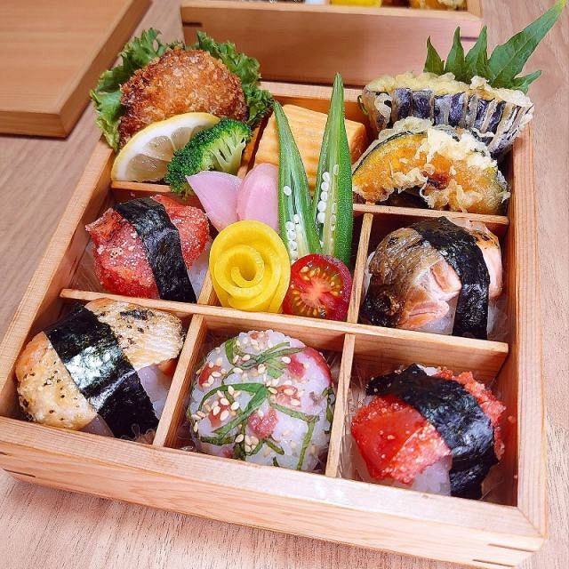 栄養＆愛情満点だね」まるで芸術作品な“豪華”「9マス弁当」に称賛の声