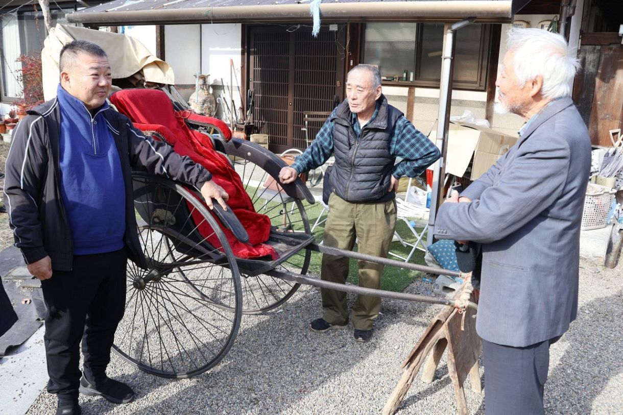朝ドラ「あぐり」人力車再び　津山の下山さん寄贈
