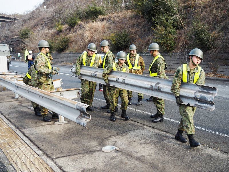 大規模災害想定 瀬戸中央道で訓練 本四高速と陸自 中央分離帯を開口：山陽新聞デジタル｜さんデジ