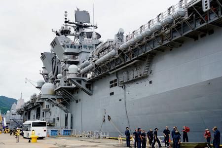 米海軍、強襲揚陸艦トリポリ配備 長崎・佐世保基地：山陽新聞