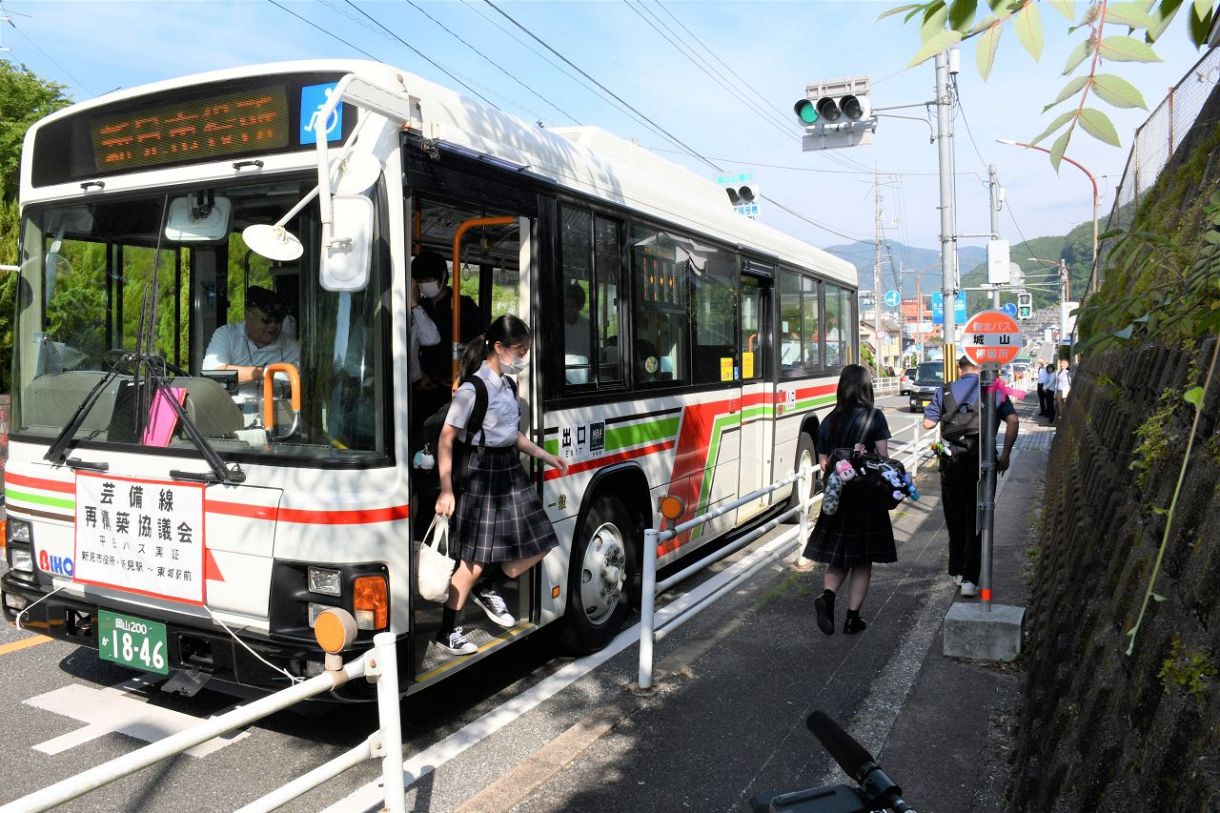 新見市などで路線バス実証スタート　ＪＲ芸備線存廃巡り経済効果を試算