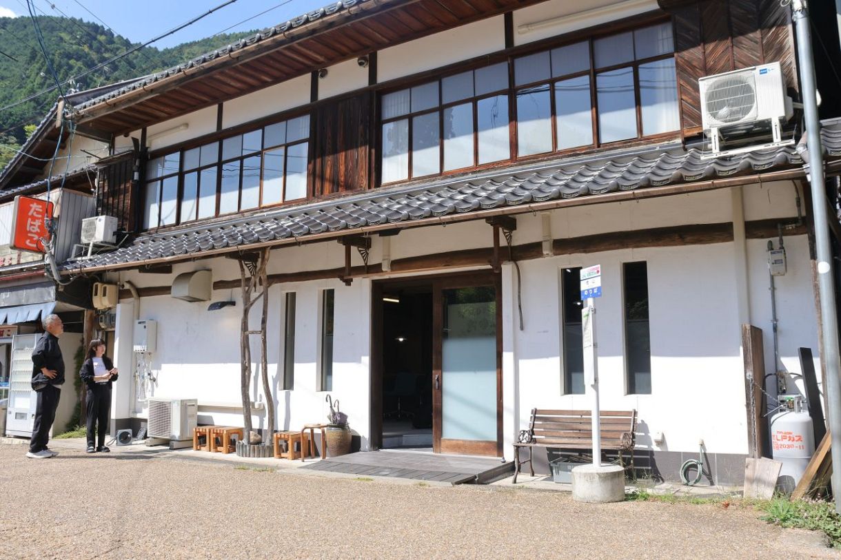 湯原温泉街にゲストハウス「おゆックリン」オープン　空き店舗活用、旅人と住民結ぶ機会提供