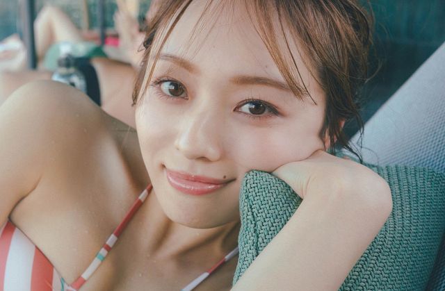 乃木坂46梅澤美波、至近距離の水着ショット公開 2nd写真集で「イタリア