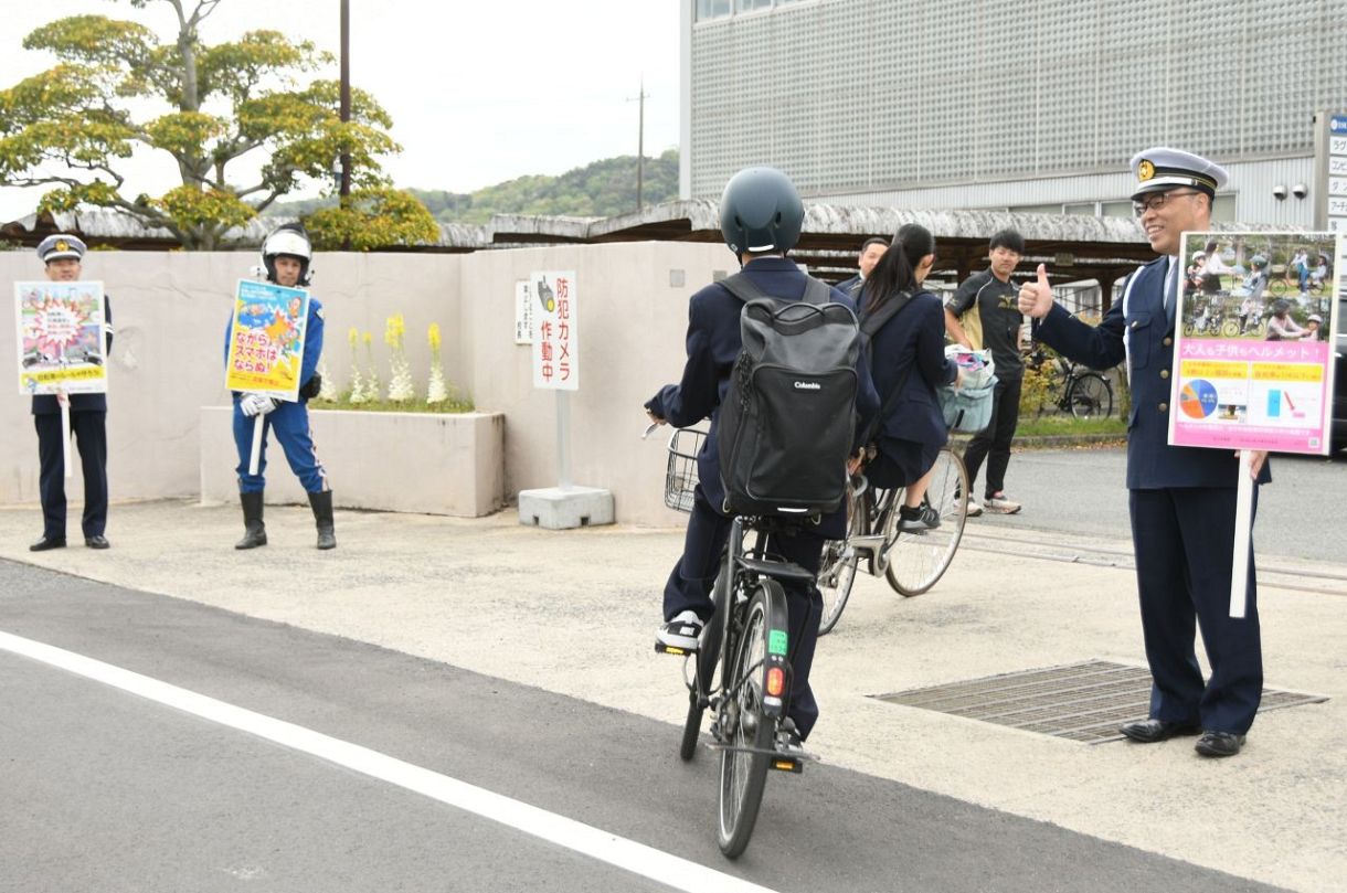通学時のヘルメット着用を 県警と県教委が初の一斉指導：山陽新聞