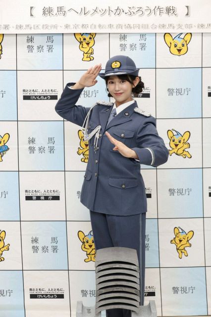 チャイナ服でかわら割りするフリーアナ”堀江聖夏、練馬警察署で