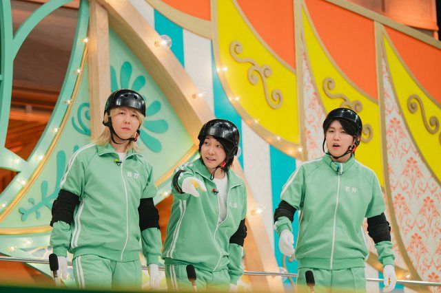 テレビ×ミセス』番組新カットが到着、粉まみれ＆逆バンジーも… 体