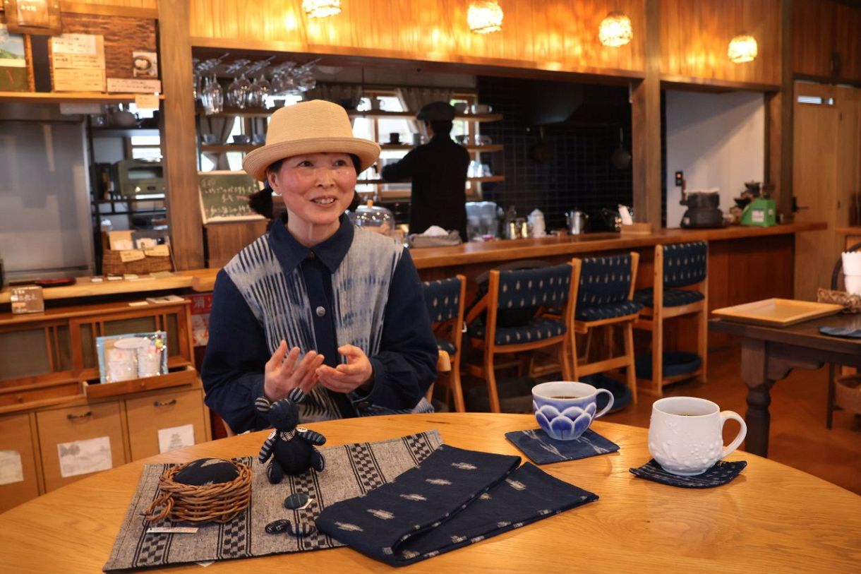 賀孝福屋 伝統の備後絣、カフェで魅力発信 福山の西東さん 手作り品で彩る：山陽