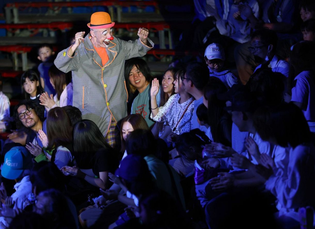 夢運ぶ赤テント 木下大サーカス岡山公演】（5）アメリカンピエロ 舞台