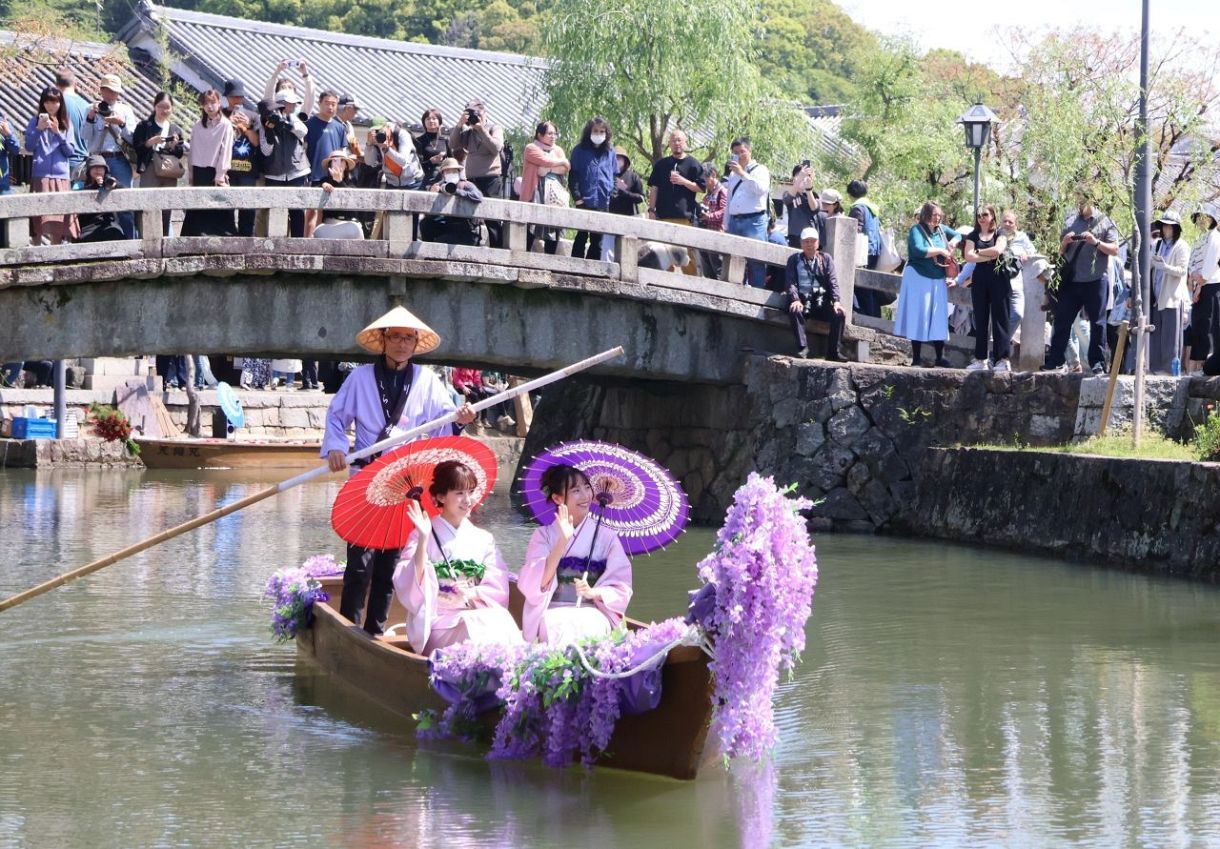 川舟流し 藤娘 白壁の町華やかに　「ハートランド倉敷春」開幕 ２６日も