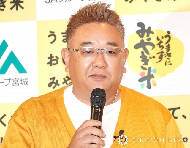 サンドウィッチマン、甲子園目指す母校へ“5000枚”のうちわを寄付