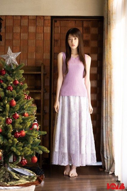 乃木坂46 ノースリニット 乃木坂46矢田萌華、『BOMB』初表紙で“クリスマス”グラビア披露 真っ白