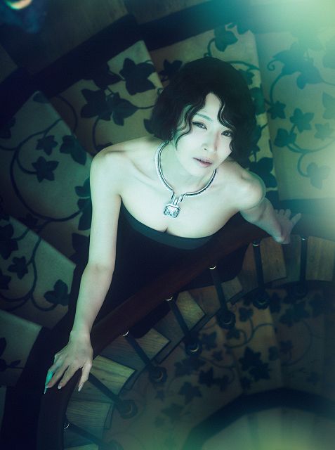 椎名林檎、圧倒的な存在感を放つ パリでブシュロンのハイジュエリーを