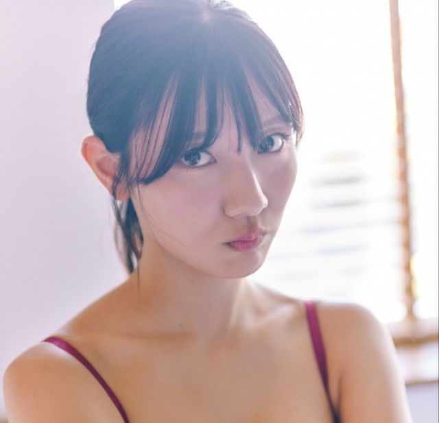 日向坂46河田陽菜、無防備なランジェリーショット 2nd写真集先行カット