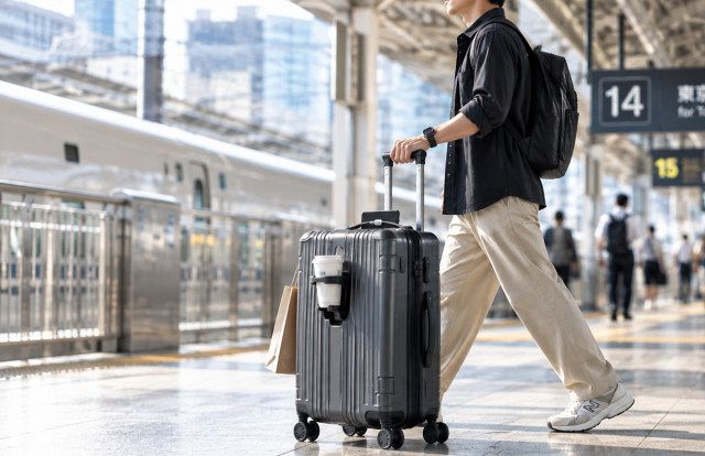 5連休前にチェックしたい 拡張機能やカップホルダーも「便利なスーツ