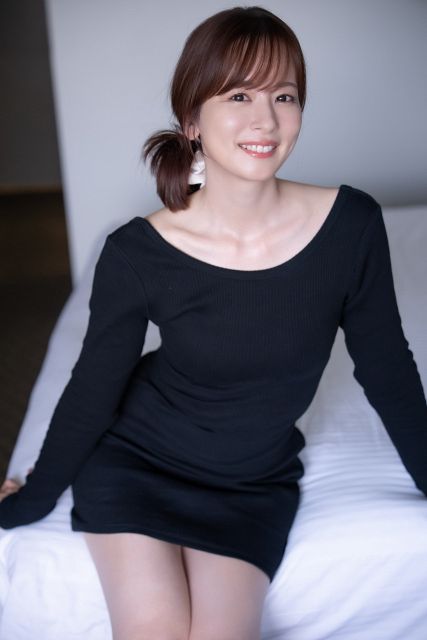 皆藤愛子、16年ぶり写真集が決定 プールやテラスでリラックスした表情