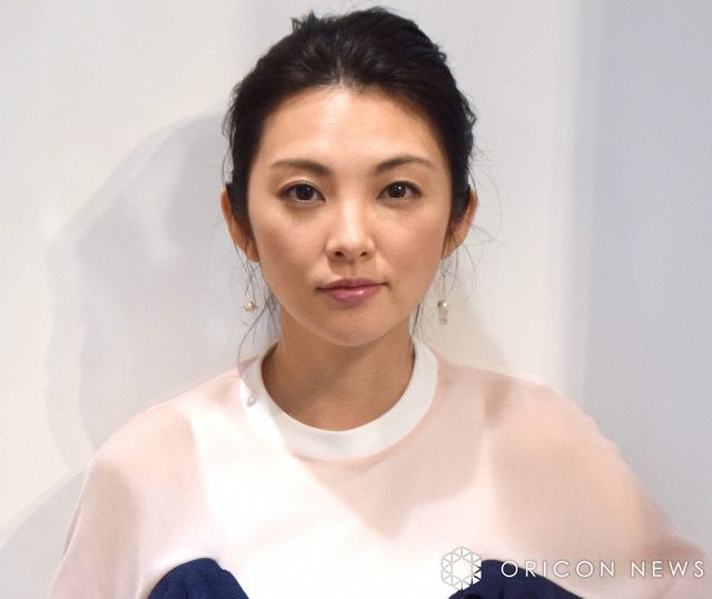 田中麗奈、“娘”と編み物楽しむ2ショット「2人とも話し方が凄く穏やか