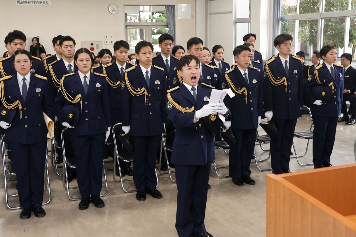安全安心実現へ日々精進 初任科27人卒業 岡山県警察学校：山陽新聞