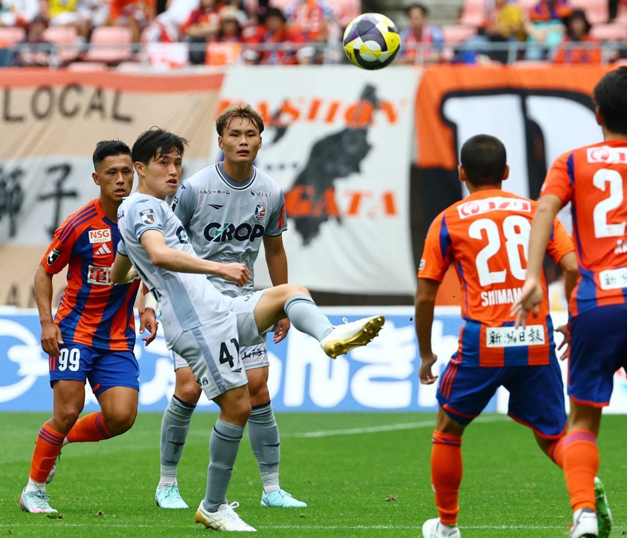 岡山英治さん専用 岡山英治さん専用 ファジアーノ岡山 J1新潟のMF