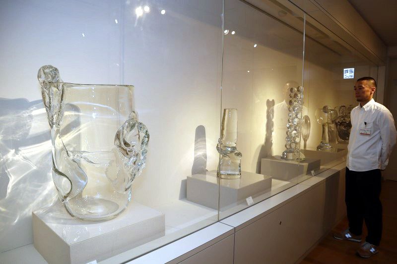 揺らぎやリズム生むガラス造形 作家の大村俊二さん 鏡野で企画展：山陽