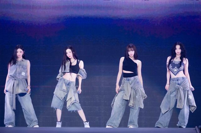 SMTOWN LIVE』aespaジゼル、大歓声“スーパージゼルタイム”に照れ笑い